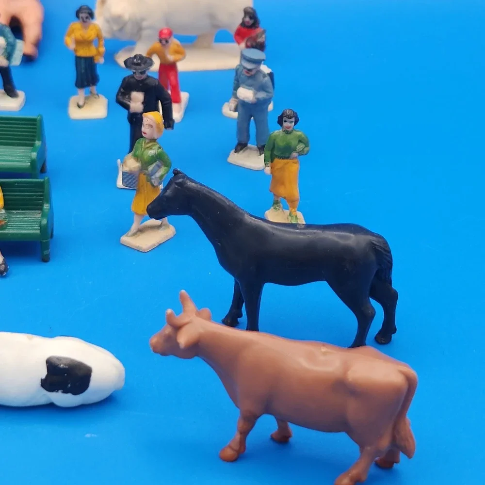 Vintage Toy‎ Figurines Park Bench Train Water Pump Baby Solder Pig Cow Horse